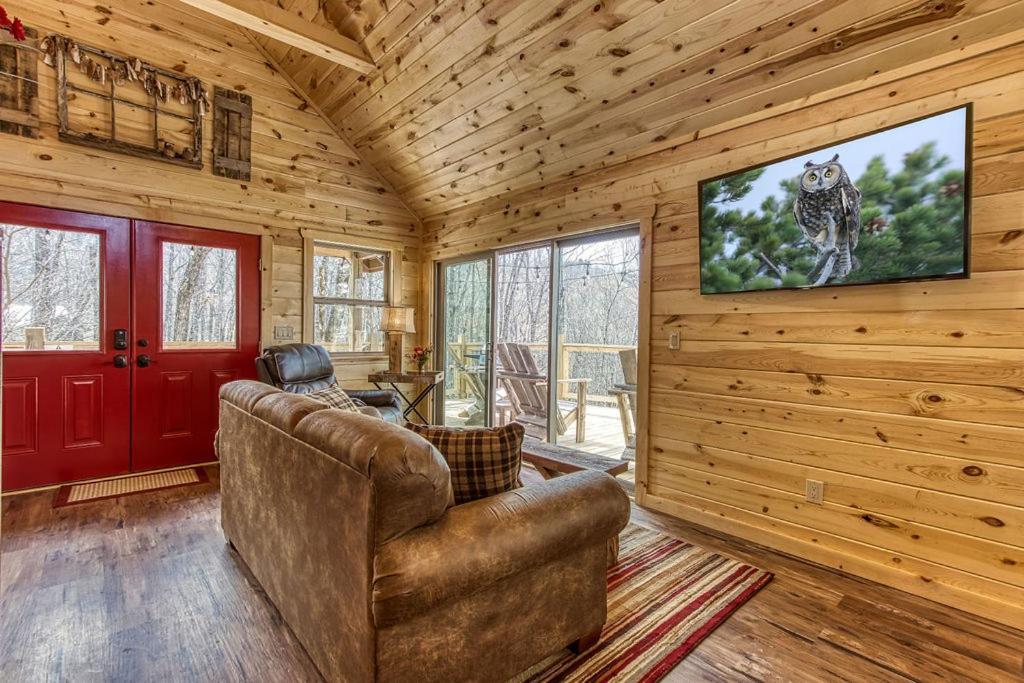 Owls Nest Tree House Hot Tub, Wifi, 1089 Free Tickets Each Paid Day, Dollywood And More Sevierville Room photo