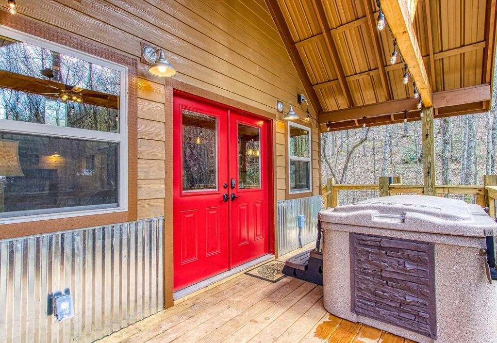Owls Nest Tree House Hot Tub, Wifi, 1089 Free Tickets Each Paid Day, Dollywood And More Sevierville Room photo
