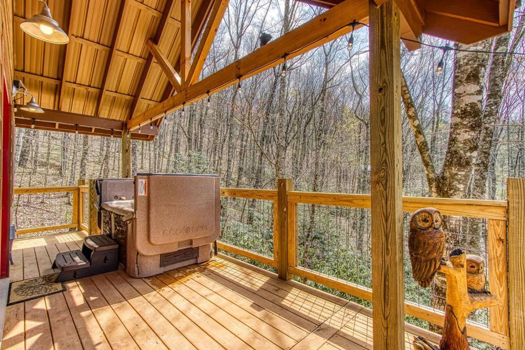 Owls Nest Tree House Hot Tub, Wifi, 1089 Free Tickets Each Paid Day, Dollywood And More Sevierville Room photo
